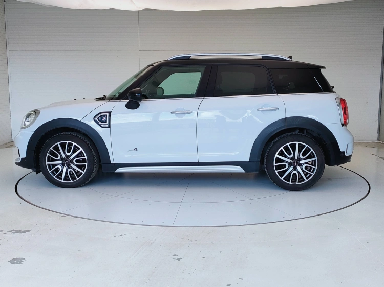 8 - MINI Countryman MINI COUNTRYMAN SD ALL4