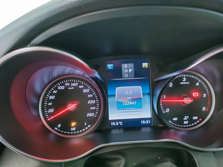 16 - Mercedes-Benz GLC 250 d Premium 4matic auto