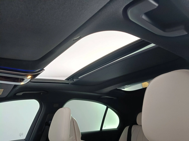 16 - Mercedes-Benz Classe E 220 d AMG Line Premium auto
