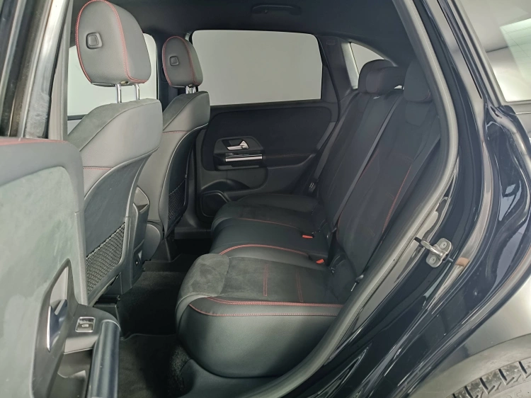 10 - Mercedes-Benz Classe B 180 d AMG Line Premium auto