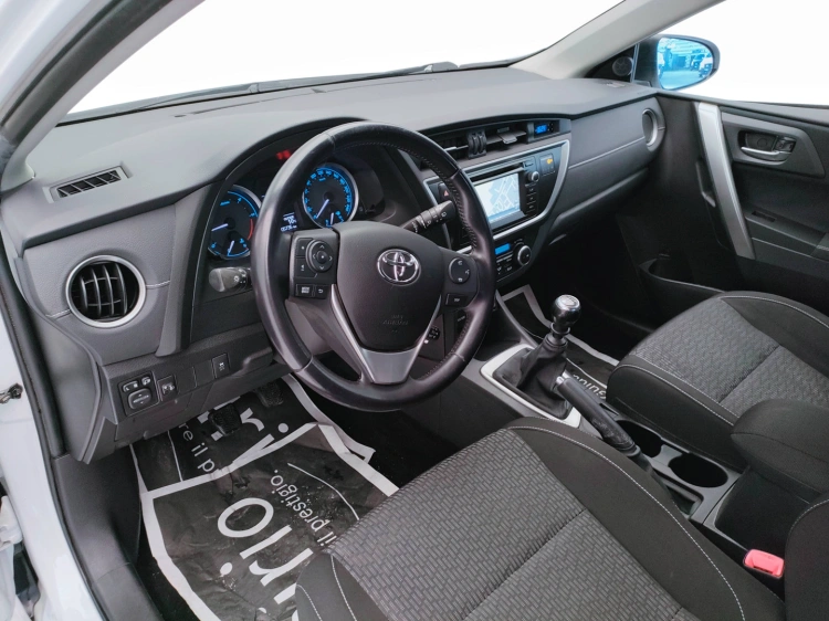 14 - Toyota Auris Auris 5p 1.4 d-4d Active