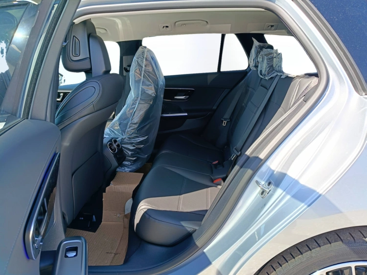 9 - Mercedes-Benz Classe C 300 de 4MATIC con tecnologia ibrida EQ Station Wagon Travel Edition