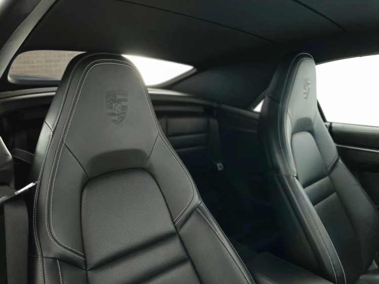 18 - Porsche 911 911 Cabrio 3.0 Carrera 4S auto