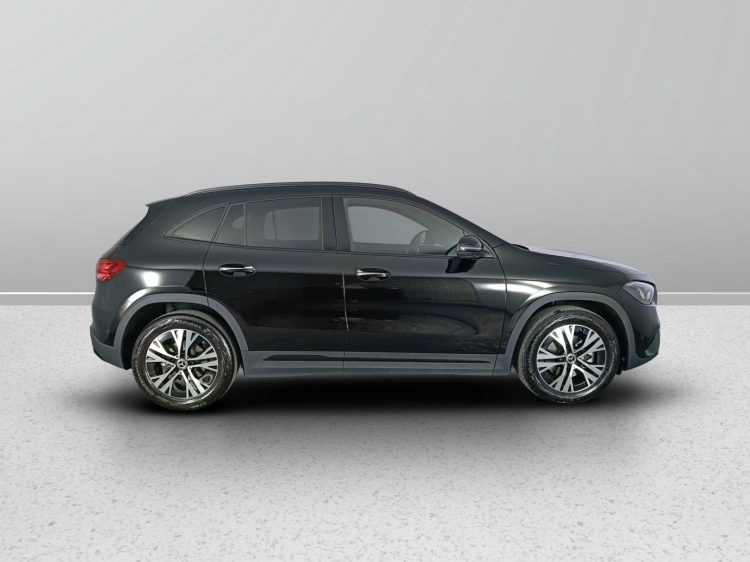 6 - Mercedes-Benz GLA 200 d Progressive Advanced Plus 4matic auto