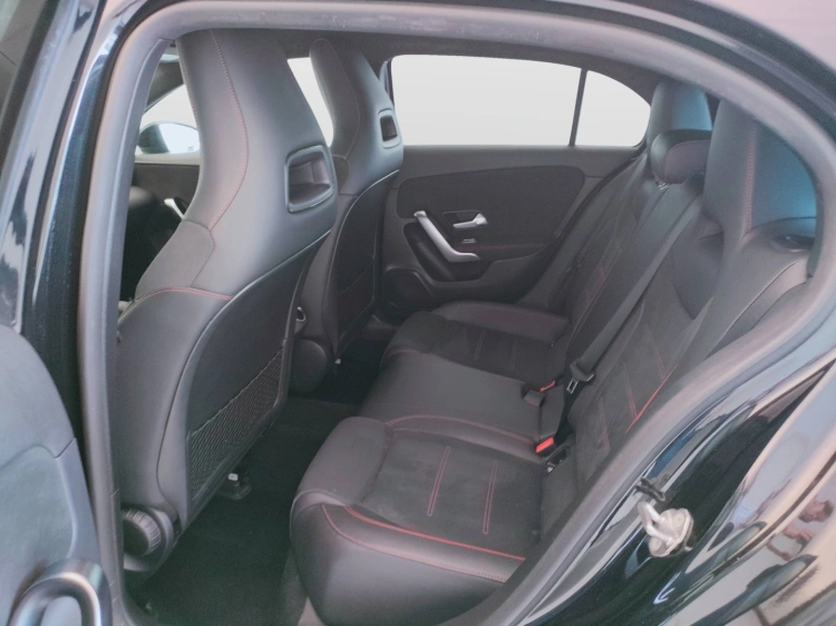 14 - Mercedes-Benz Classe A 180 d Premium auto