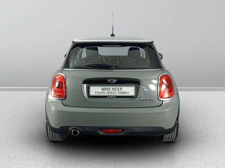 4 - MINI Cooper Mini 1.5 Cooper D 3p