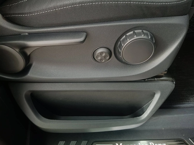 21 - Mercedes-Benz Classe V Extralong 300 d Premium 4matic auto
