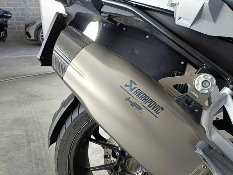 10 - BMW Motorrad GS R 1300 GS