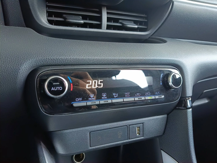 15 - Toyota Yaris Yaris 1.5h Trend