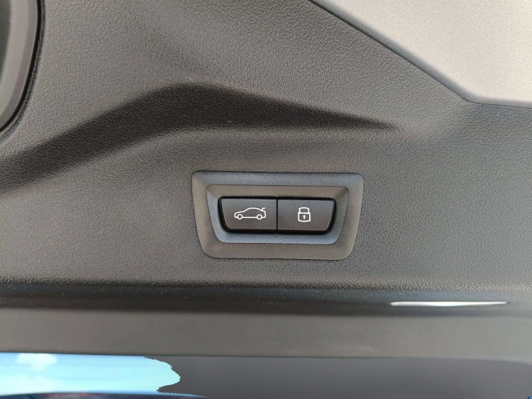 28 - BMW X5 M X5 M60i auto