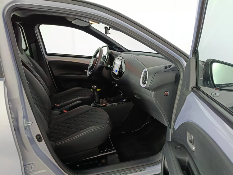 11 - Toyota Aygo X AYGO X 10B CVT JBL SE MY24
