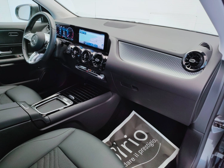 14 - Mercedes-Benz GLA 180 d Advanced auto