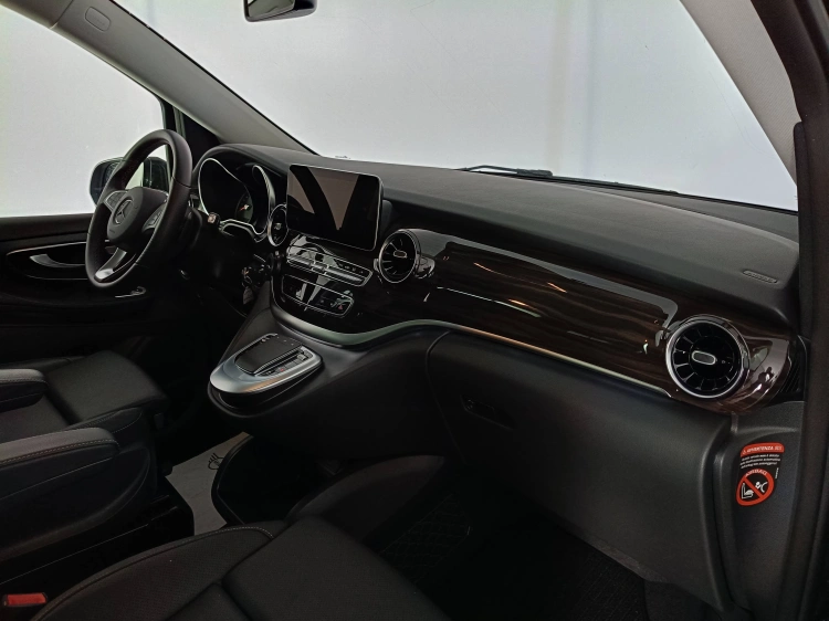 11 - Mercedes-Benz Classe V Extralong 300 d Premium 4matic auto