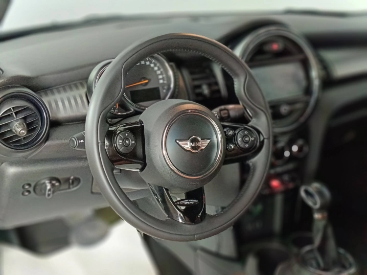 14 - MINI Cooper Mini Cabrio 1.5 Cooper D Hype auto