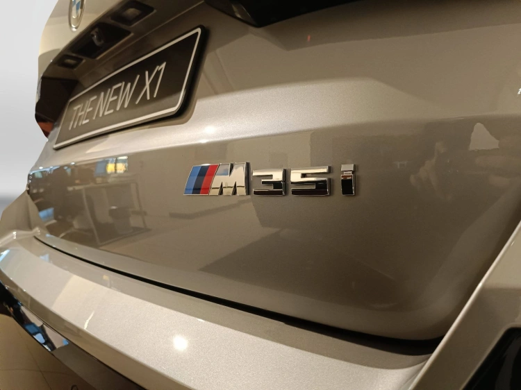 6 - BMW X1 M BMW X1 M35i xDrive