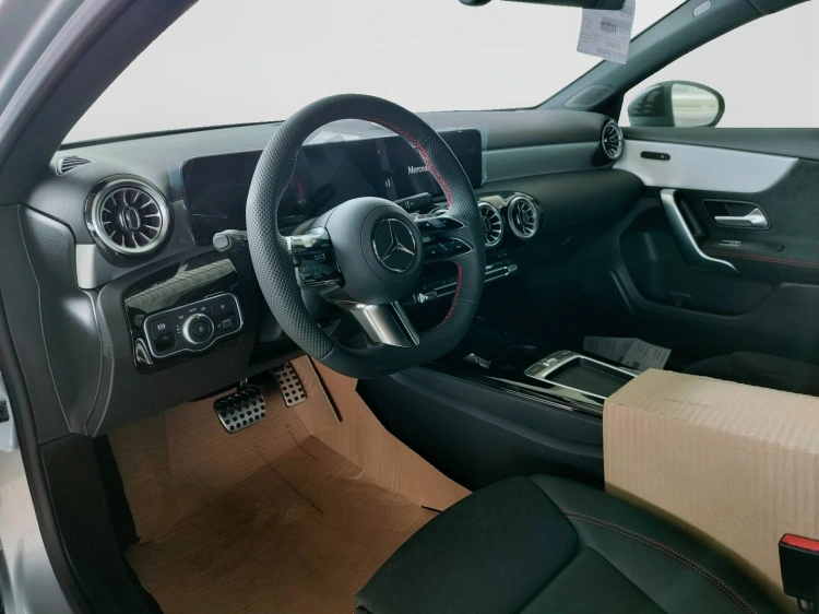 7 - Mercedes-Benz Classe A 180 d Automatic