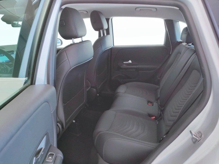 16 - Mercedes-Benz Classe B 180 Executive auto