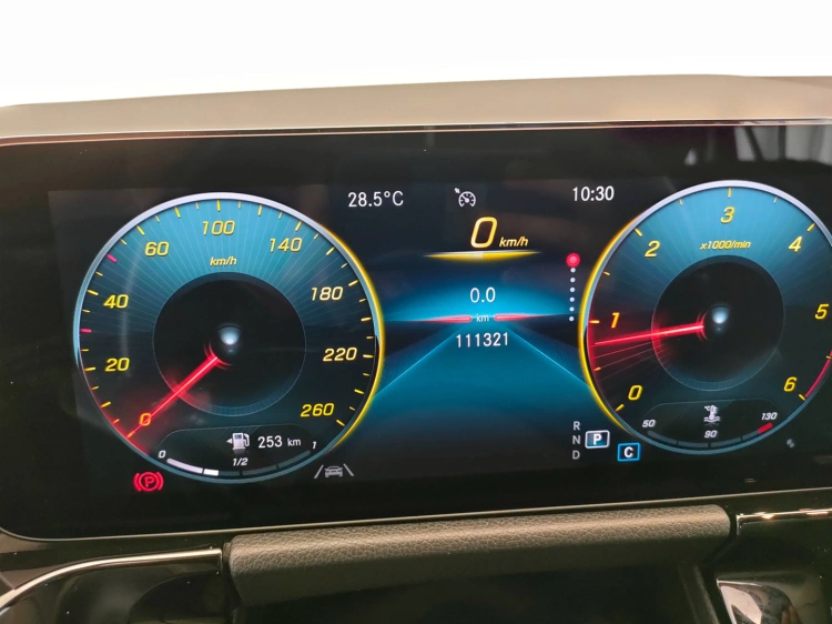15 - Mercedes-Benz GLA 200 d Sport Plus auto