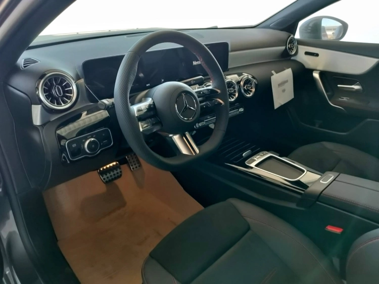 8 - Mercedes-Benz Classe A 200 d Automatic
