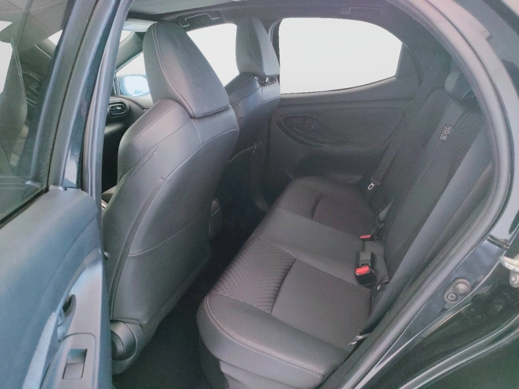 12 - Toyota Yaris Yaris 1.5h Lounge
