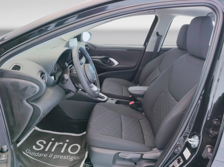16 - Toyota Yaris YARIS 1.5H ECVT 5P MY26