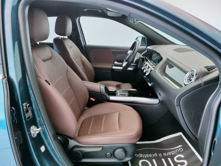 11 - Mercedes-Benz GLA 200 d Premium 4matic auto