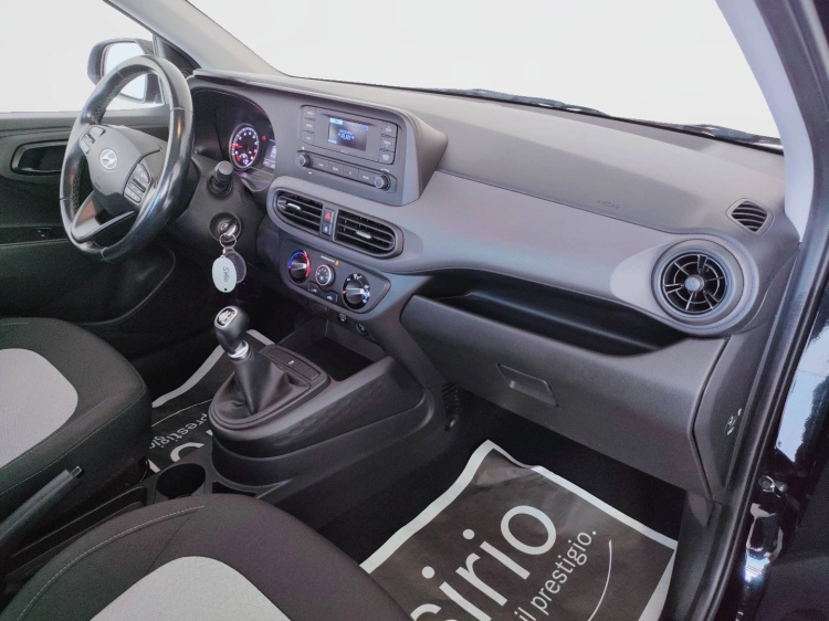 12 - Hyundai i10 i10 1.0 mpi Advanced