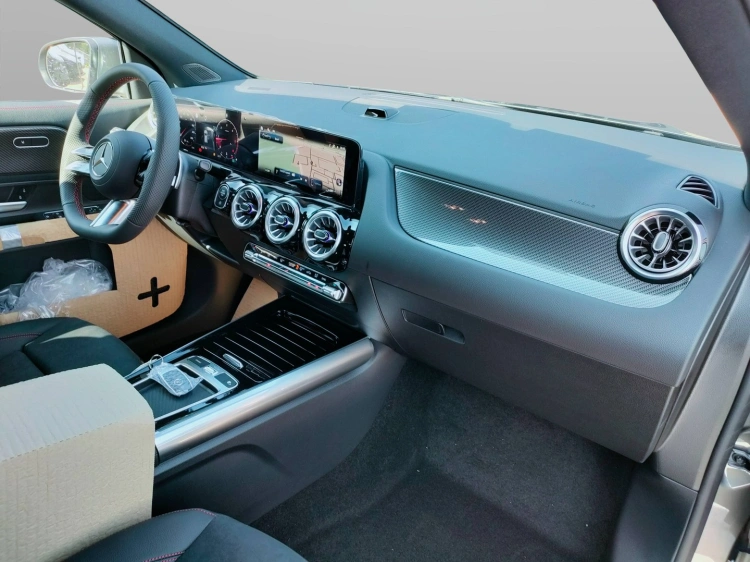 13 - Mercedes-Benz GLA 200 d automatic