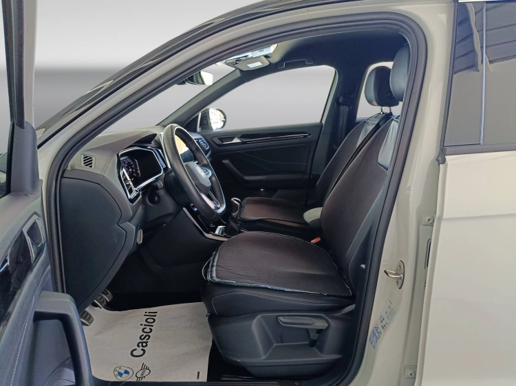 8 - Volkswagen T T-Roc 2.0 tdi R-Line 115cv