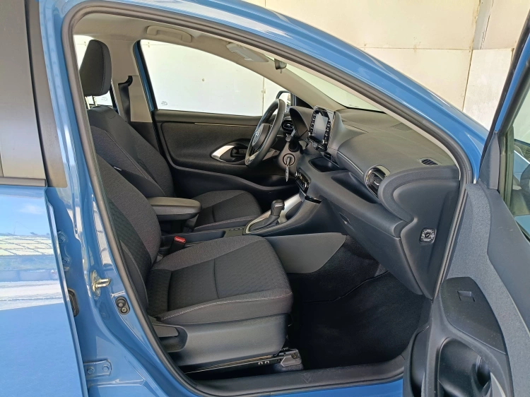 11 - Toyota Yaris Yaris 1.5h Active