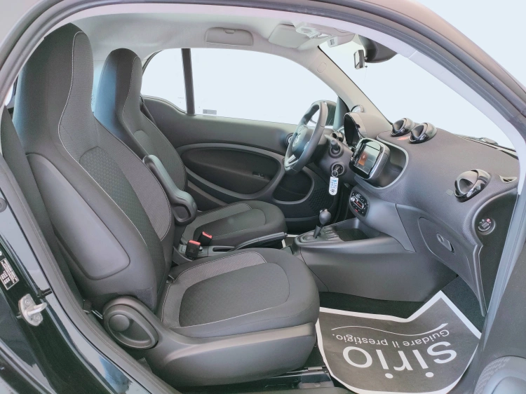 11 - smart fortwo Fortwo eq Passion 4,6kW