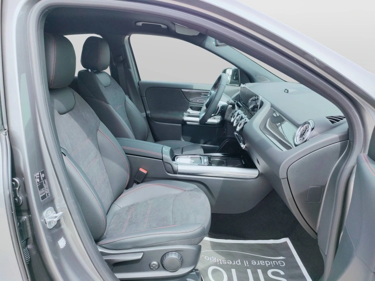 14 - Mercedes-Benz GLA 200 d automatic
