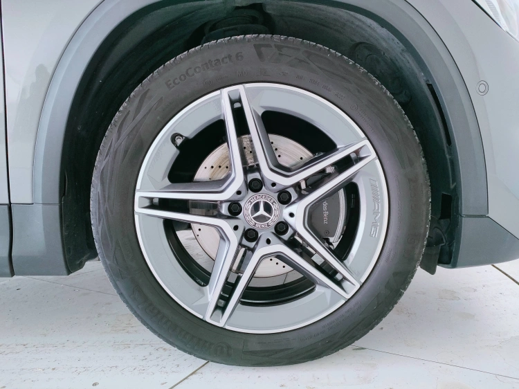 8 - Mercedes-Benz GLA 200 d Premium 4matic auto