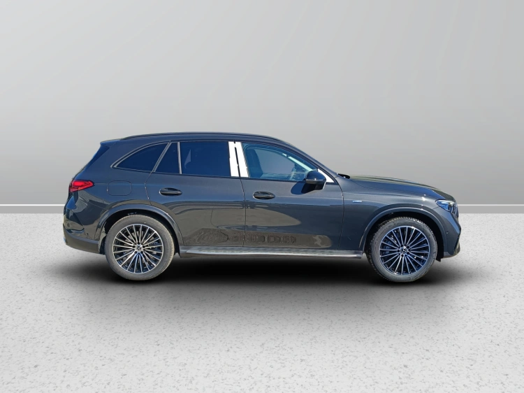 3 - Mercedes-Benz GLC 300 de 4MATIC