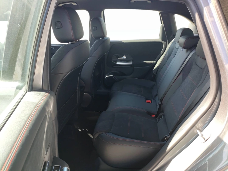 6 - Mercedes-Benz Classe B 180 d