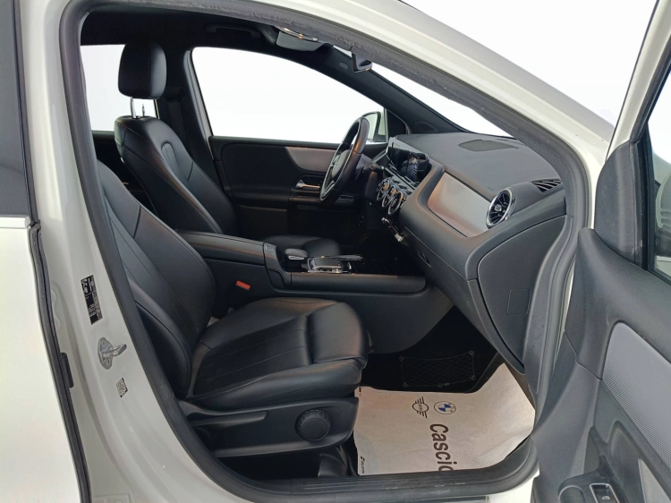 12 - Mercedes-Benz Classe B 180 d Executive auto