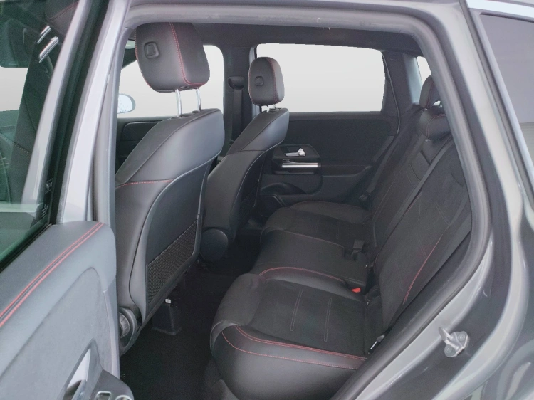 11 - Mercedes-Benz Classe B 180 Premium auto