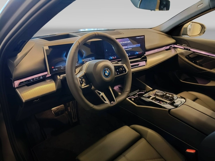 6 - BMW i5 BMW i5 xDrive40 Berlina