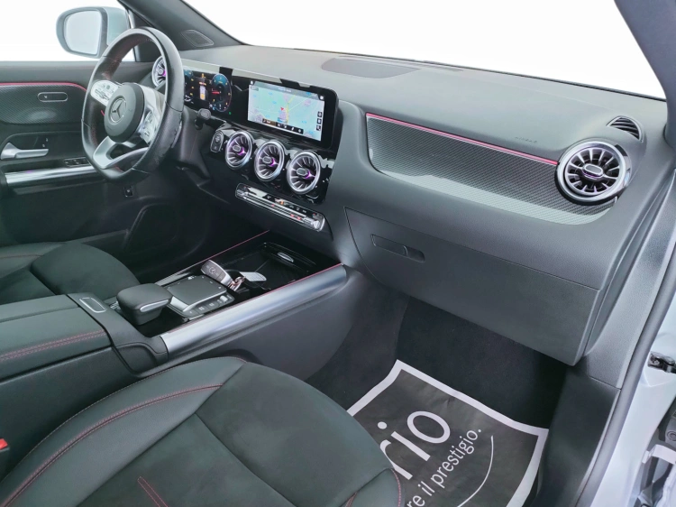 12 - Mercedes-Benz GLA 180 d Premium auto