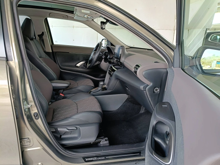 11 - Toyota Yaris Cross Yaris Cross 1.5h Lounge fwd 116cv e-cvt