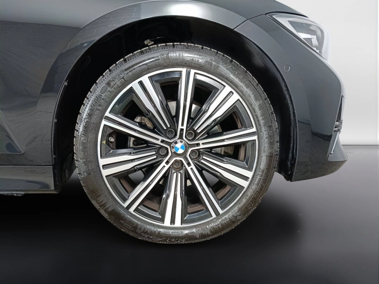 23 - BMW Serie 3 320d Touring mhev 48V xdrive Luxury auto