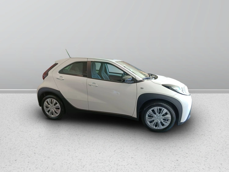 3 - Toyota Aygo X AYGO X 10B MT ACTIVE MY24