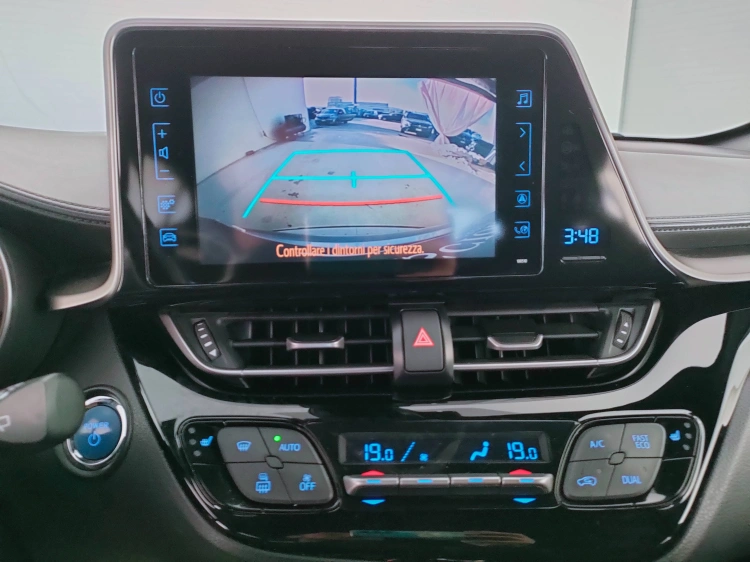 11 - Toyota C-HR C-HR 1.8h Trend 2wd e-cvt