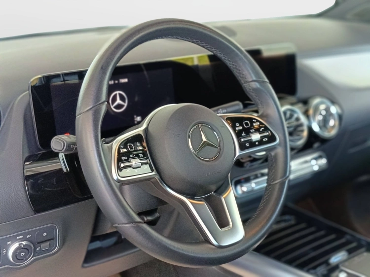 16 - Mercedes-Benz GLA 180 d Sport Plus auto