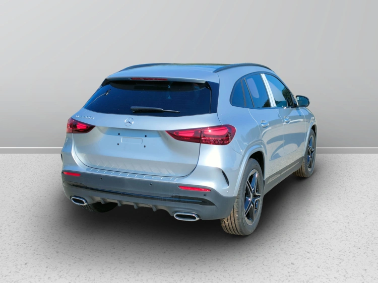 6 - Mercedes-Benz GLA 200 d automatic