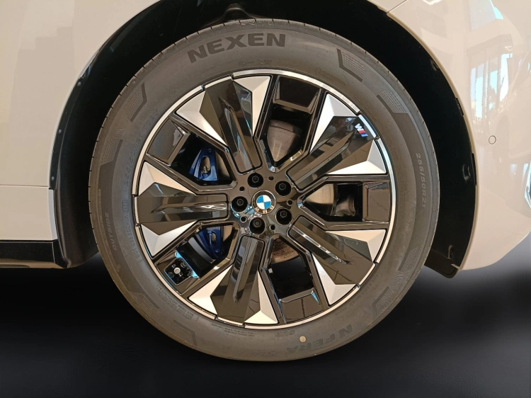 6 - BMW IX BMW iX xDrive60