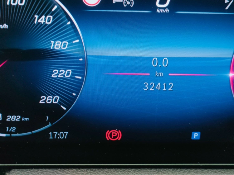 19 - Mercedes-Benz GLA 180 d Progressive Advanced Plus auto