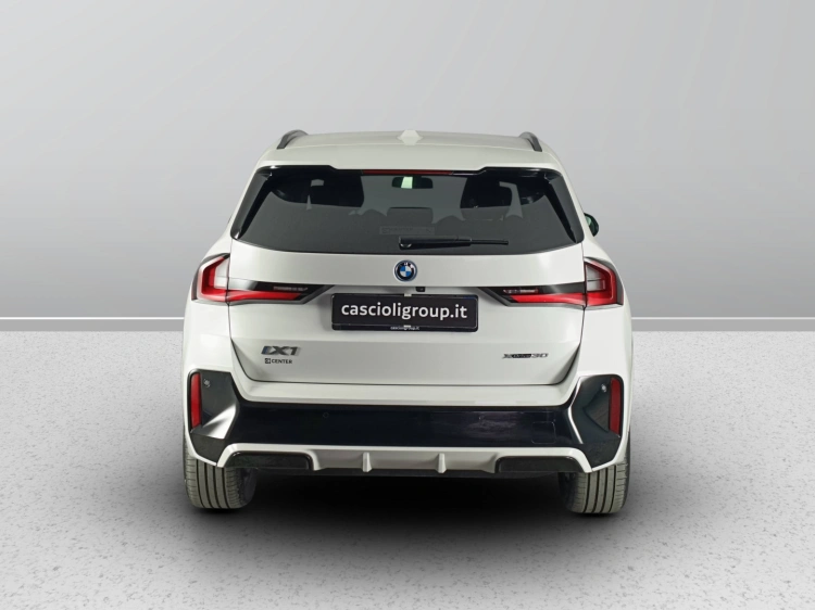 6 - BMW iX1 iX1 xdrive 30