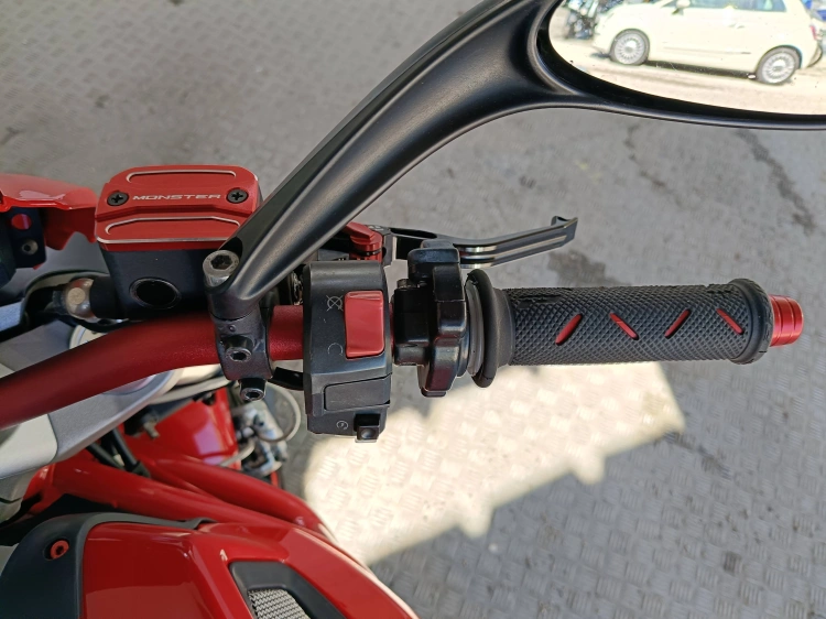 8 - Ducati E3027 CAGIVA RAPTOR 650