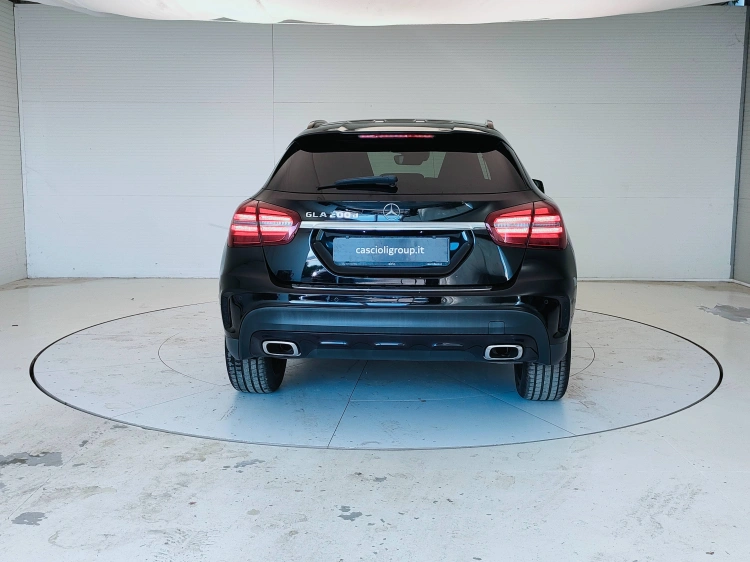 6 - Mercedes-Benz GLA 200 d Night Edition auto